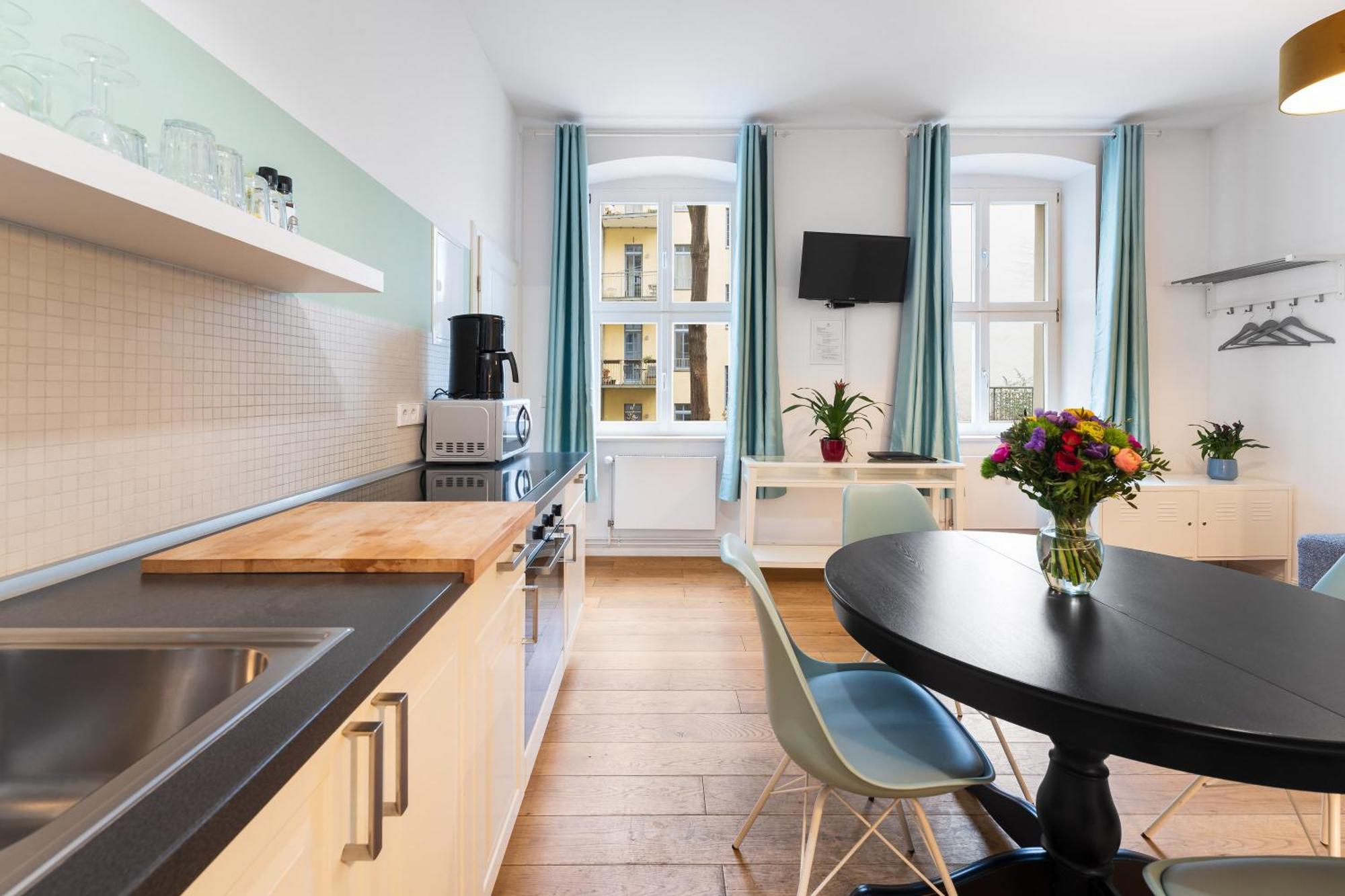 Downtown Torstr, 4 Unique Units From 1-3 Bedrooms Appartement Berlijn