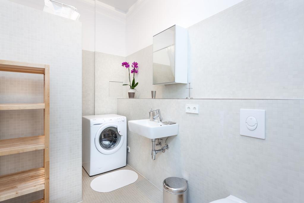 Downtown Torstr, 4 Unique Units From 1-3 Bedrooms Appartement *
